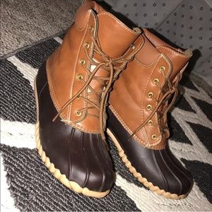 Duck boots